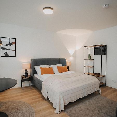Downtown Apartment Mit Luxusbad Am Hafen Nur 5 Minuten Zu Fuss In Die Innenstadt Und Zum Bahnhof! オルデンブルク エクステリア 写真