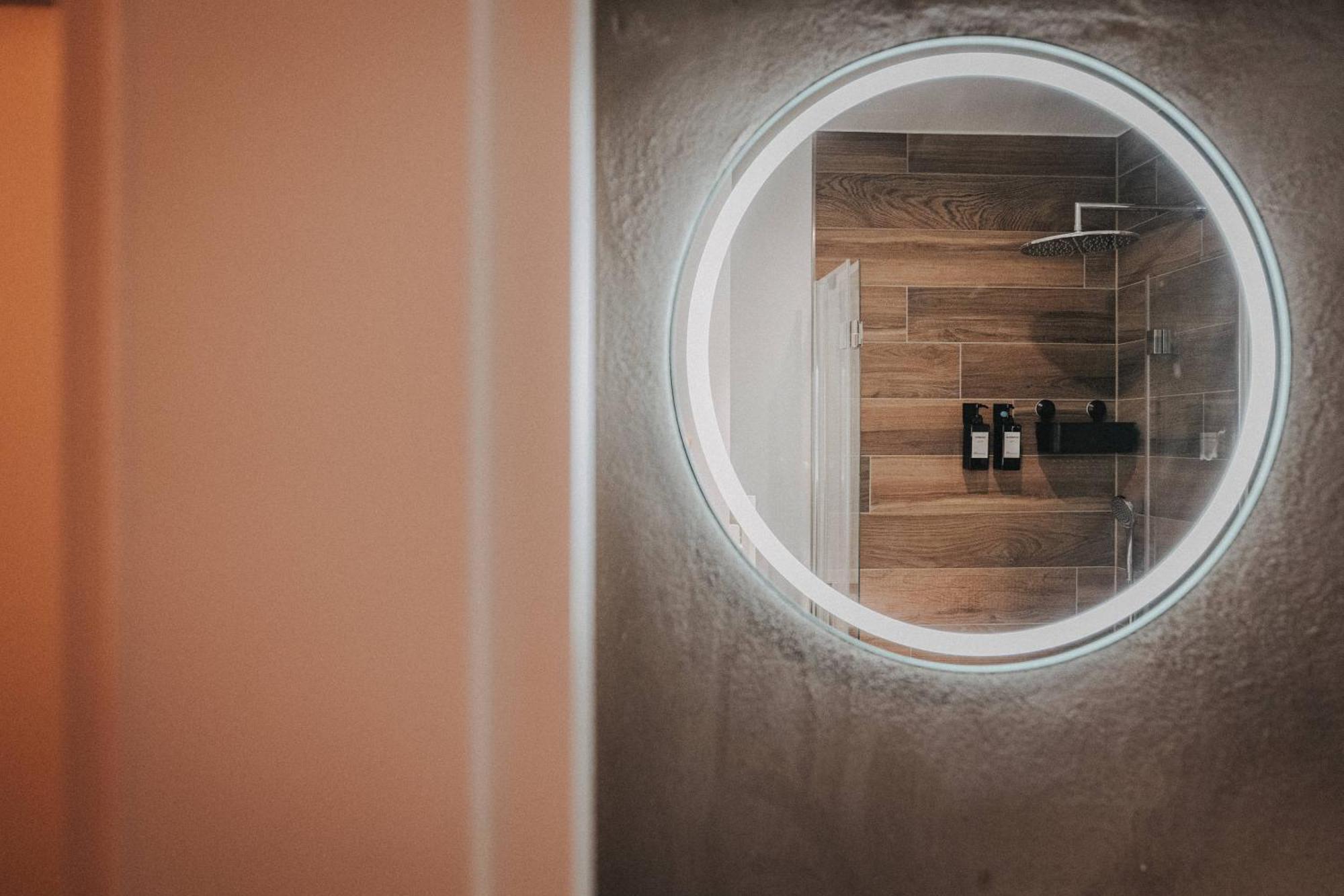 Downtown Apartment Mit Luxusbad Am Hafen Nur 5 Minuten Zu Fuss In Die Innenstadt Und Zum Bahnhof! オルデンブルク エクステリア 写真