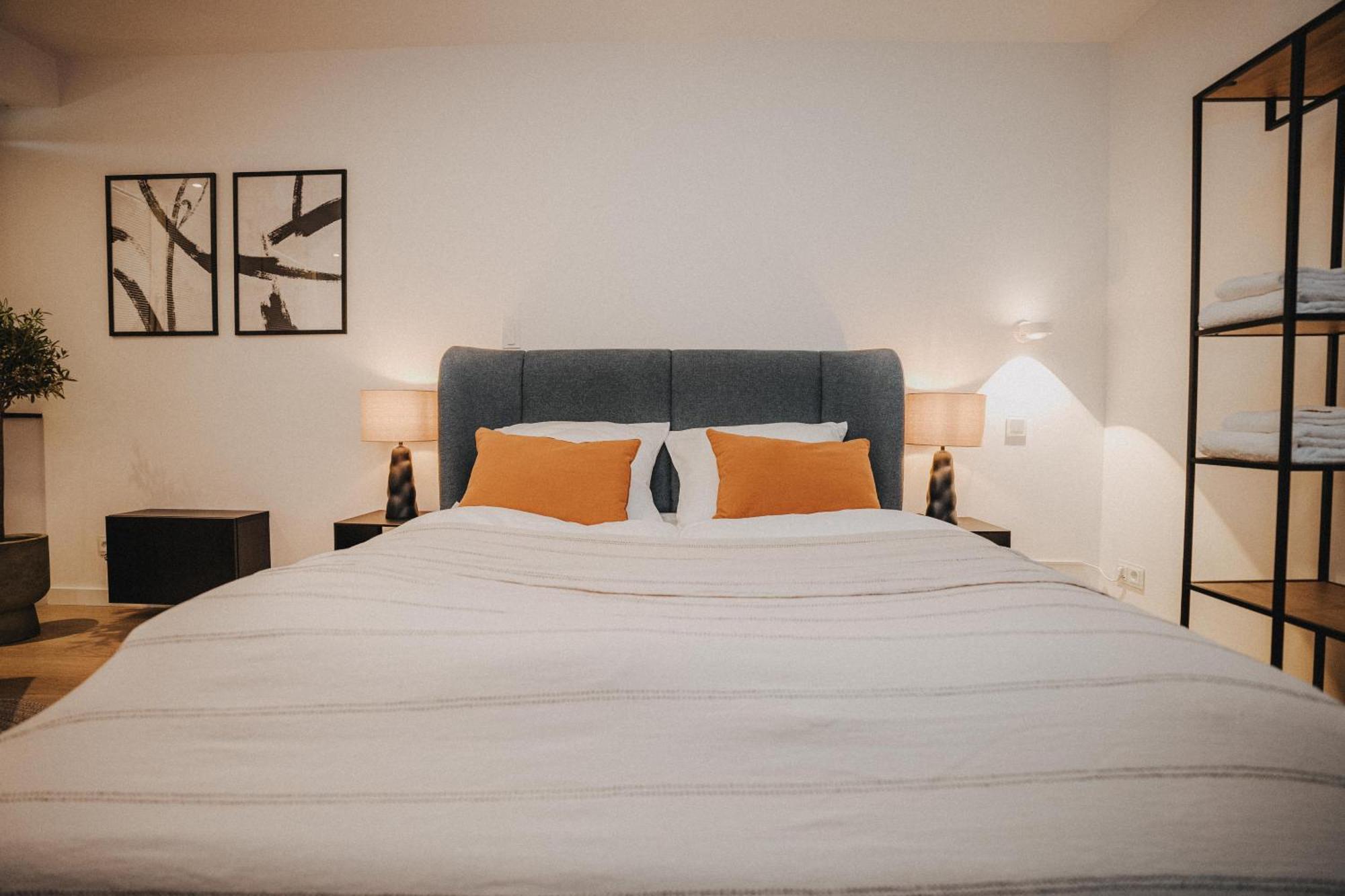 Downtown Apartment Mit Luxusbad Am Hafen Nur 5 Minuten Zu Fuss In Die Innenstadt Und Zum Bahnhof! オルデンブルク エクステリア 写真