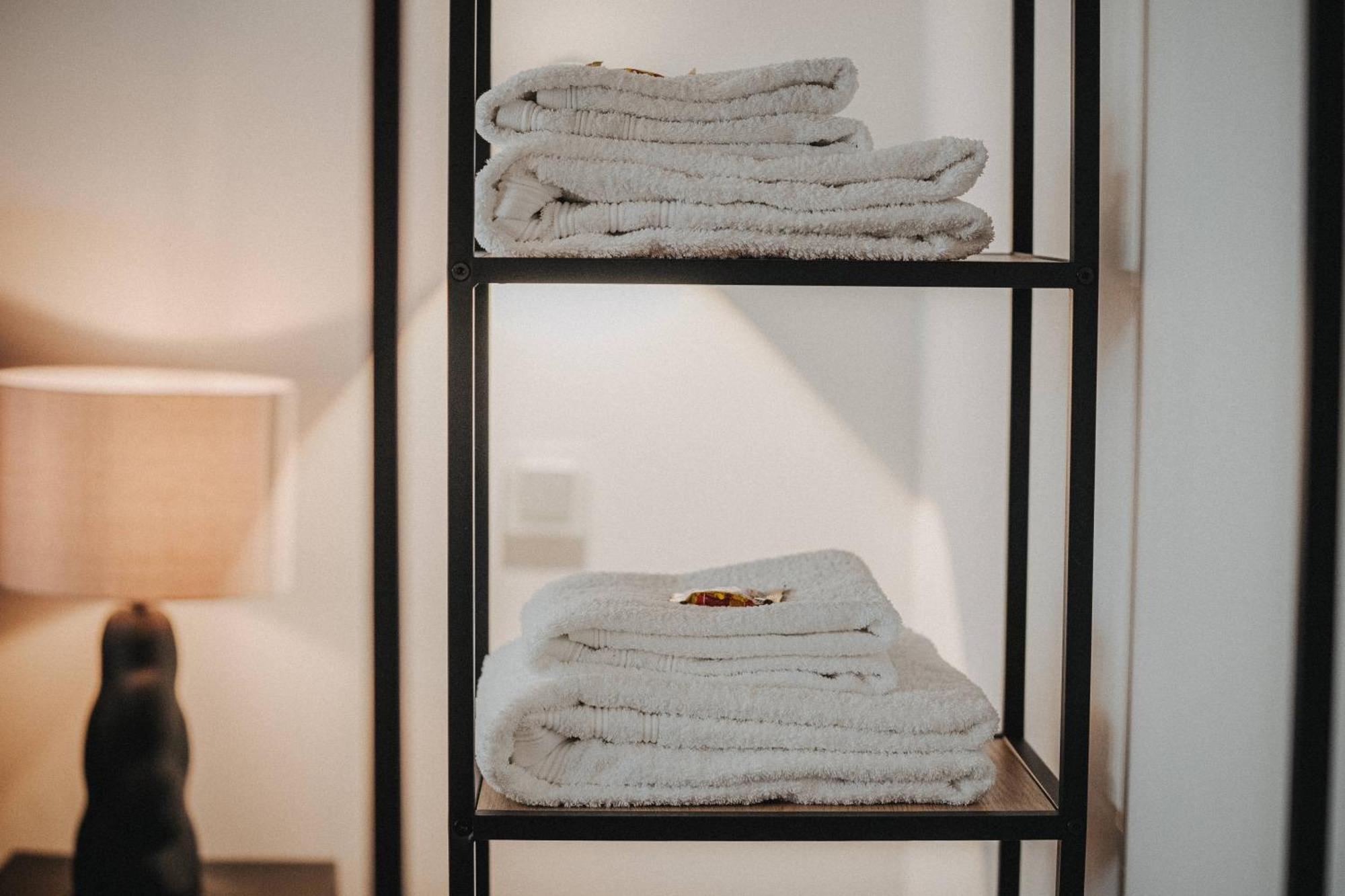 Downtown Apartment Mit Luxusbad Am Hafen Nur 5 Minuten Zu Fuss In Die Innenstadt Und Zum Bahnhof! オルデンブルク エクステリア 写真